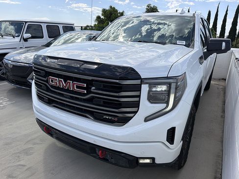 Used 2025 GMC Sierra 1500 AT4 AWD/4WD image 2