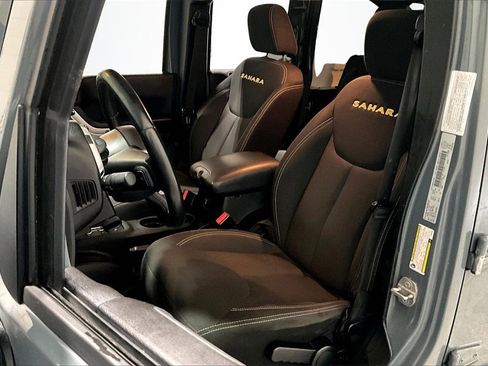 Used 2015 Jeep Wrangler Unlimited Sahara w/ Connectivity Group image 19