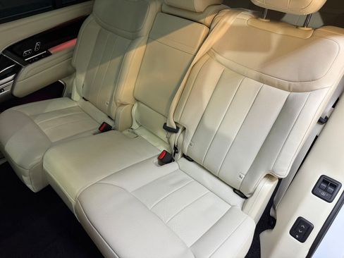 Used 2024 Land Rover Range Rover Long Wheelbase SE image 62