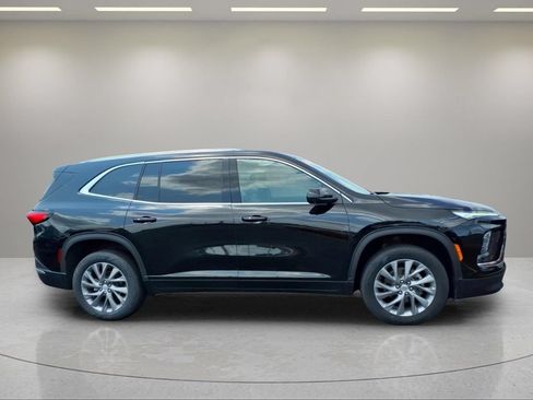 Used 2025 Buick Enclave Preferred AWD/4WD image 2