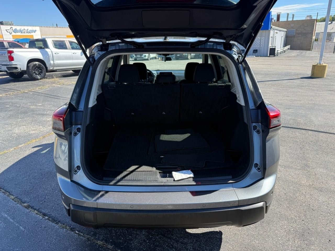 Used 2024 Nissan Rogue S FWD image 7