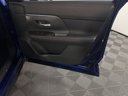 Used 2025 Nissan Kicks SR FWD image 31