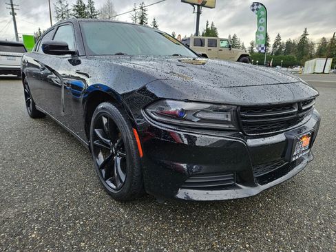 Used 2018 Dodge Charger SXT w/ Blacktop Package image 15