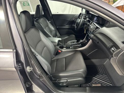 Used 2017 Honda Accord Sport image 26