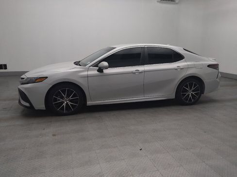 Used 2023 Toyota Camry SE image 2