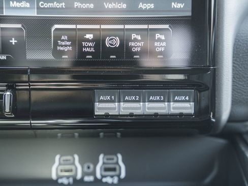 New 2026 RAM 2500 Laramie AWD/4WD image 27