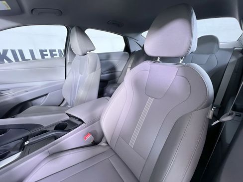 New 2025 Hyundai Elantra SE image 12