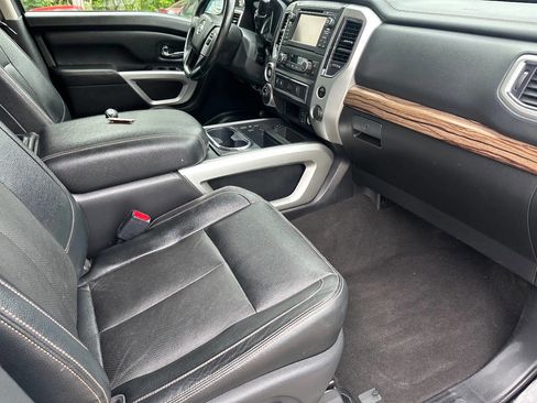 Used 2018 Nissan Titan SL AWD/4WD image 9