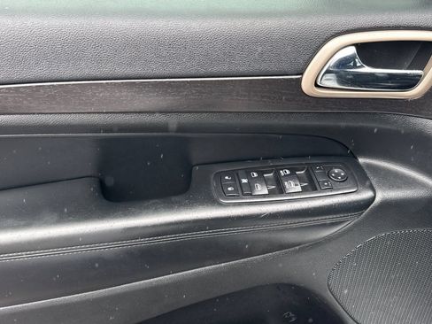 Used 2015 Jeep Grand Cherokee Altitude AWD/4WD image 11