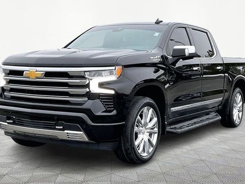 Used 2024 Chevrolet Silverado 1500 High Country w/ Technology Package image 3