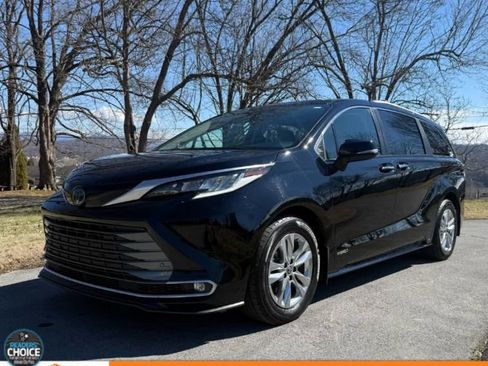 Used 2021 Toyota Sienna Limited image 1
