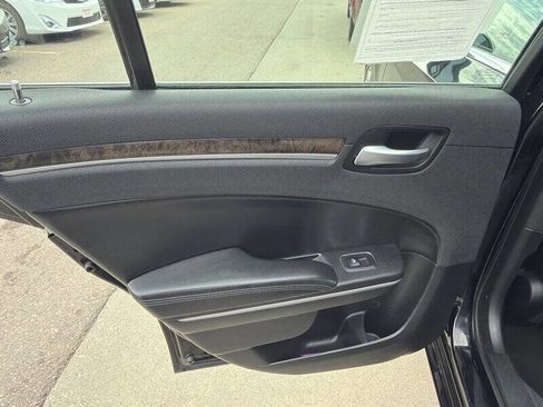 Used 2020 Chrysler 300 Limited RWD image 16