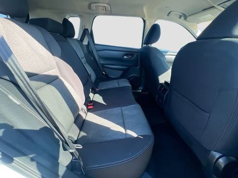Used 2024 Nissan Rogue SV image 24