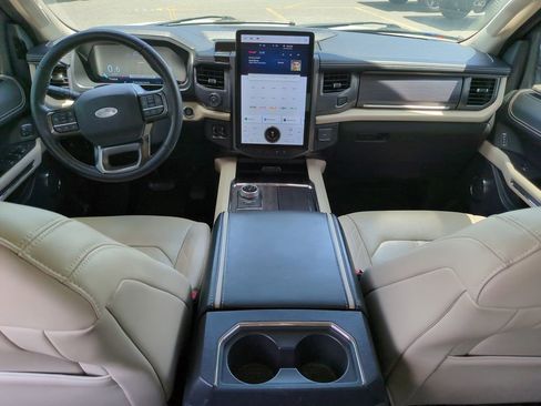 Used 2022 Ford Expedition Platinum image 15