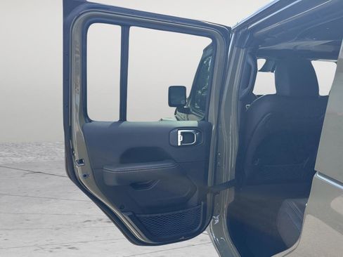 New 2026 Jeep Gladiator Sport AWD/4WD image 11