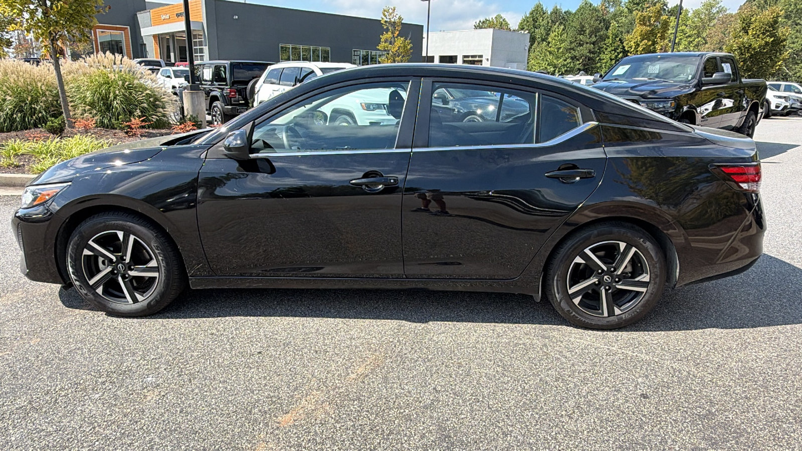Used 2025 Nissan Sentra SV FWD image 11