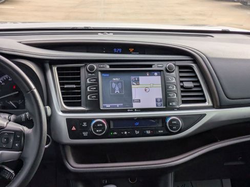 Used 2015 Toyota Highlander XLE image 16