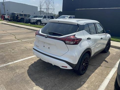 Used 2022 Nissan Kicks S FWD image 3