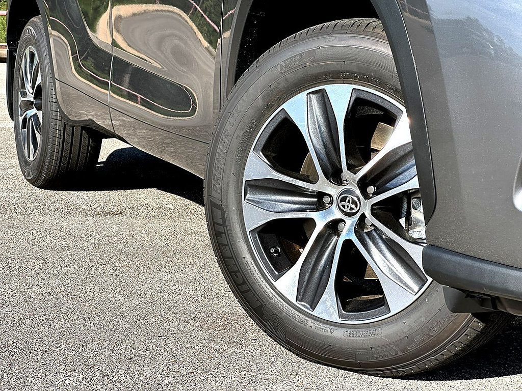 New 2026 Toyota Highlander XLE AWD/4WD image 2