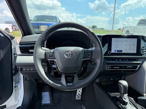 Used 2025 Toyota Camry SE AWD/4WD image 13