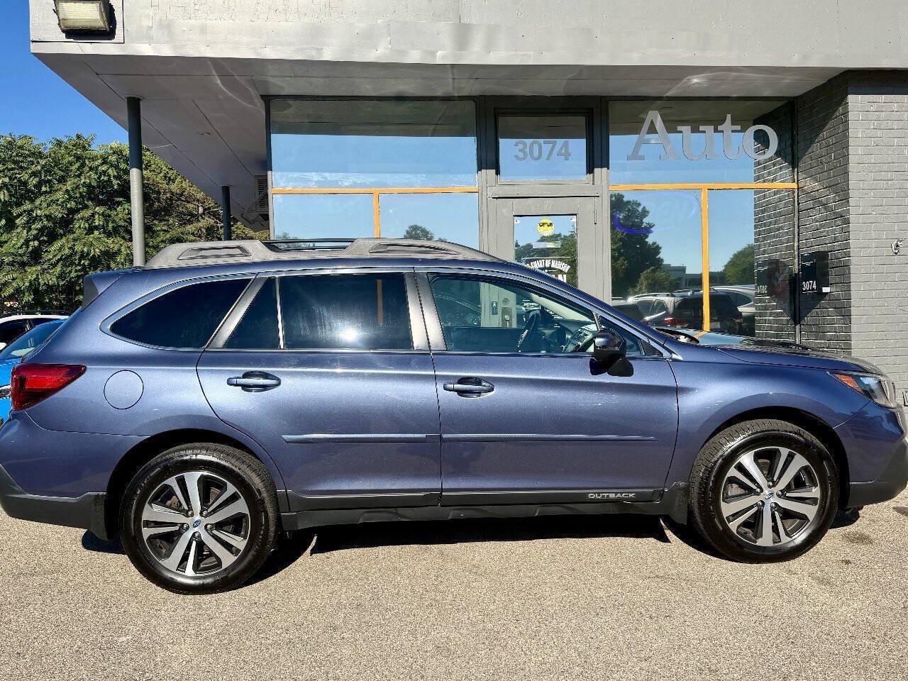 Used 2018 Subaru Outback 2.5i Limited w/ Popular Package #2 AWD/4WD image 2