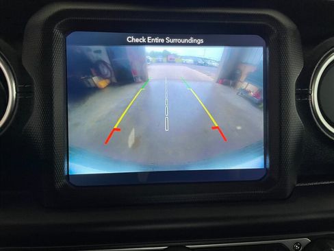 Used 2018 Jeep Wrangler Unlimited Sahara w/ Uconnect 4C Nav & Sound Group AWD/4WD image 16