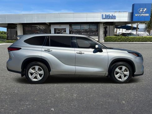 Used 2022 Toyota Highlander L image 8