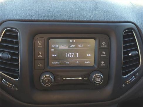 Used 2018 Jeep Compass Latitude w/ Safe & Security Group FWD image 18