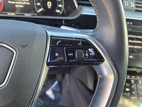 Used 2022 Audi e-tron Premium Plus w/ Premium Plus Package image 18