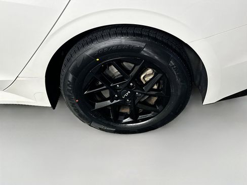 Used 2025 Kia K5 LXS image 11