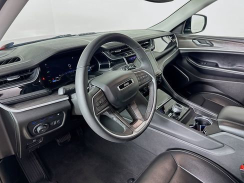 Used 2024 Jeep Grand Cherokee Limited 4xe image 8