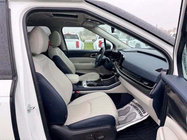 Used 2025 Kia Carnival SX FWD image 11
