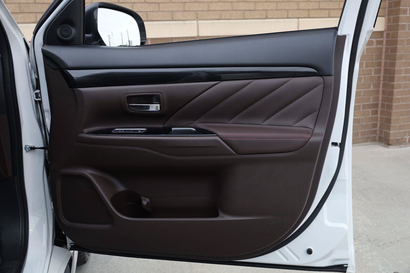 Used 2018 Mitsubishi Outlander GT AWD/4WD image 27