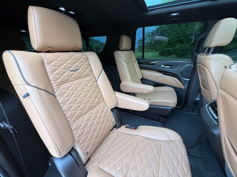 Used 2022 Cadillac Escalade ESV Sport w/ Touring Package AWD/4WD image 24