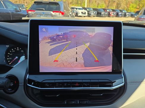 Used 2024 Jeep Compass Limited image 12