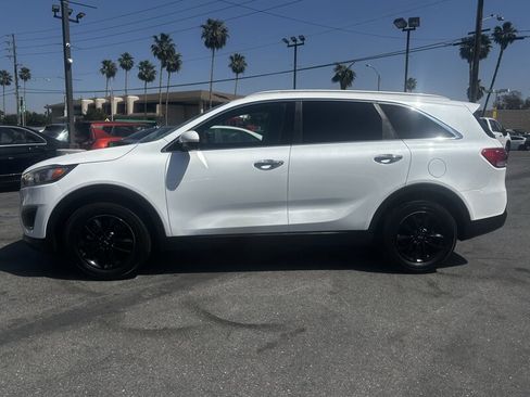 Used 2018 Kia Sorento LX w/ LX V6 Convenience Package image 3