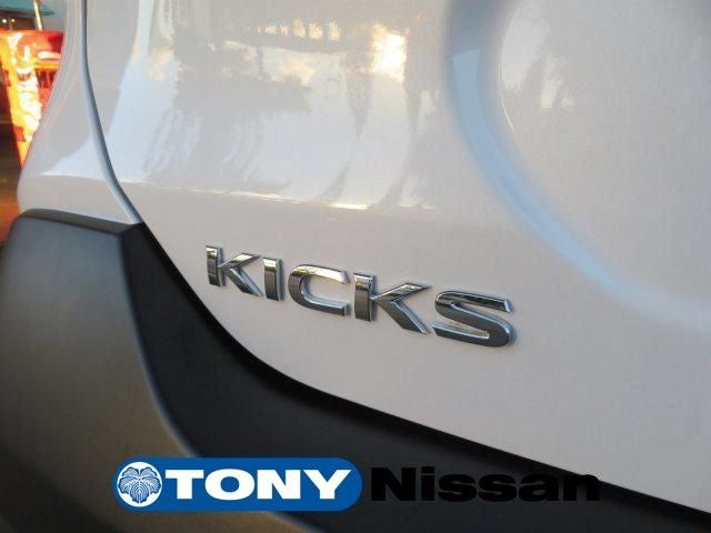 Used 2018 Nissan Kicks SV FWD image 9