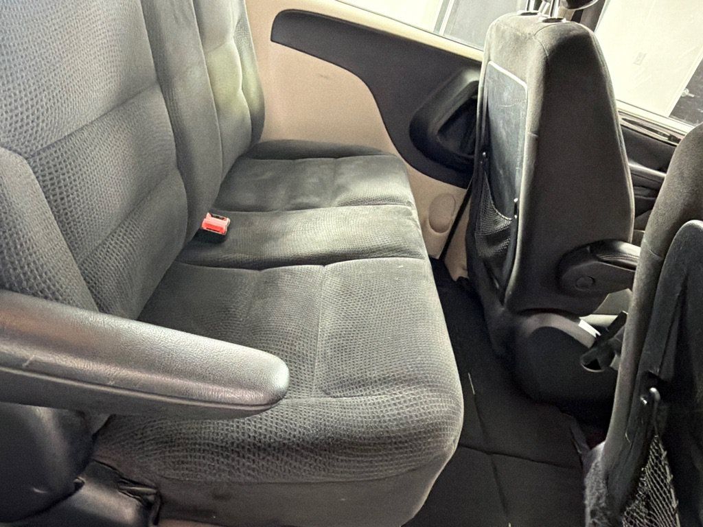 Used 2016 Dodge Grand Caravan American Value Package w/ UConnect Hands-Free Group FWD image 19