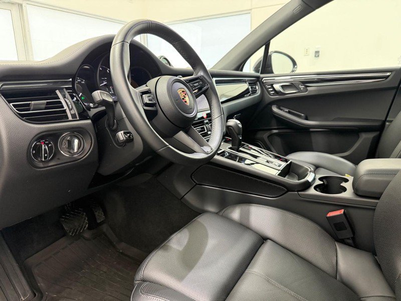 Used 2025 Porsche Macan AWD/4WD image 4