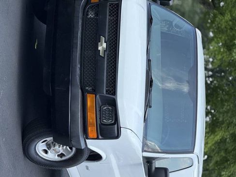 Used 2004 Chevrolet Express 2500 RWD image 3