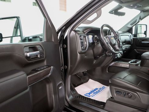 Used 2022 Chevrolet Silverado 2500 LTZ w/ Z71 Chrome Sport Edition AWD/4WD image 3