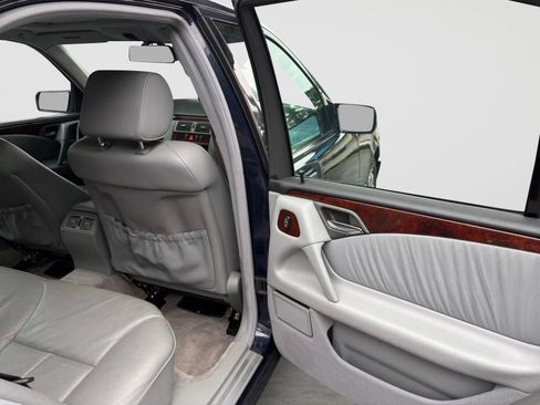 Used 1999 Mercedes-Benz E 320 Sedan image 17