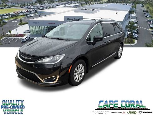 Used 2018 Chrysler Pacifica Touring-L FWD image 1