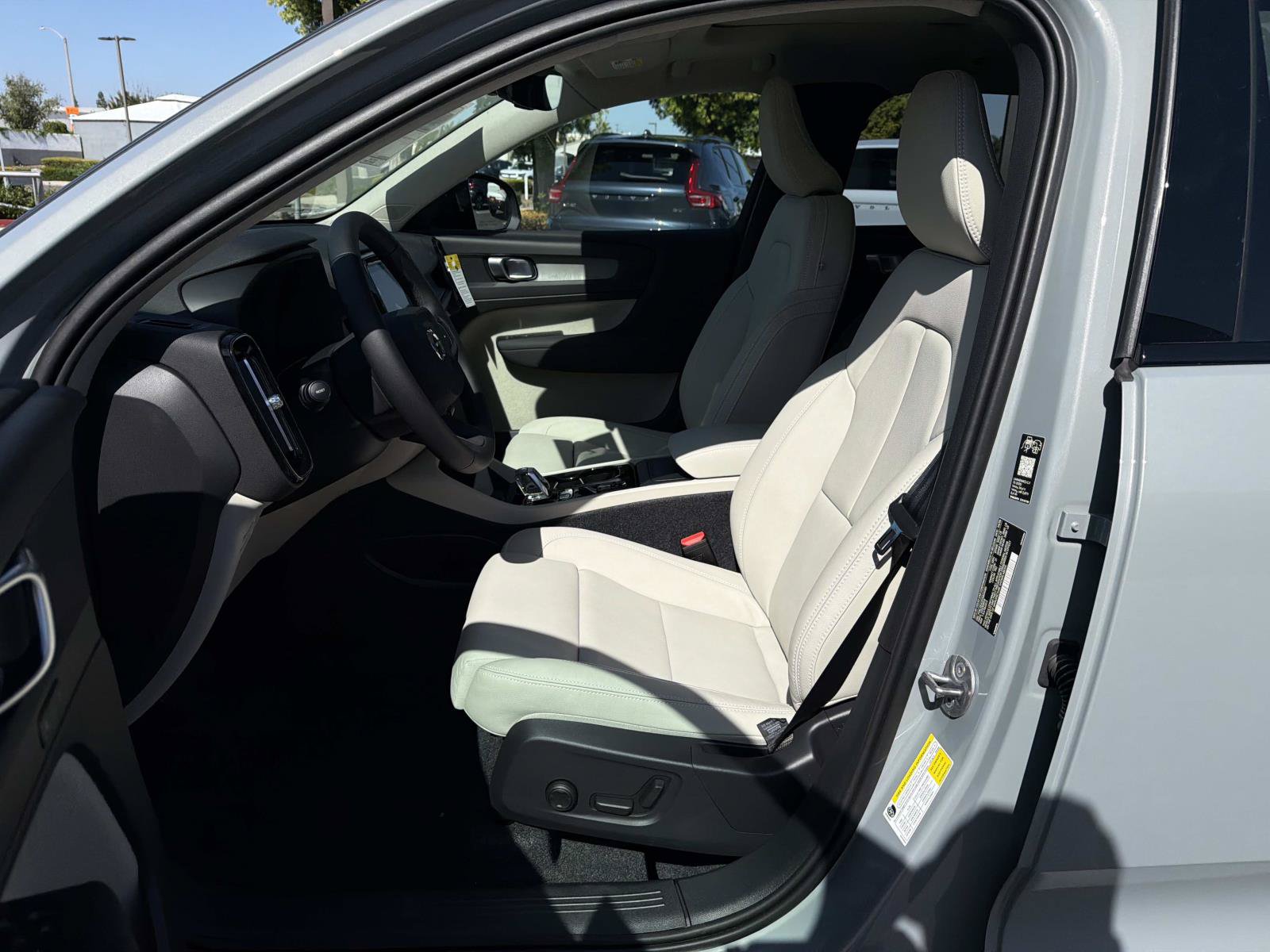 New 2026 Volvo XC40 B5 Plus w/ Protection Package Premier AWD/4WD image 13