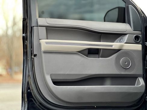 Used 2020 Ford Expedition XLT w/ Equipment Group 202A image 10