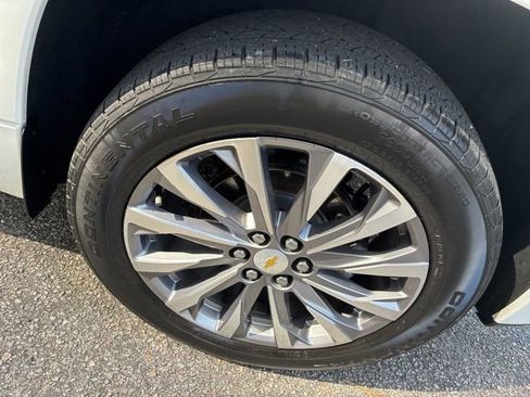 Used 2023 Chevrolet Traverse Premier image 12