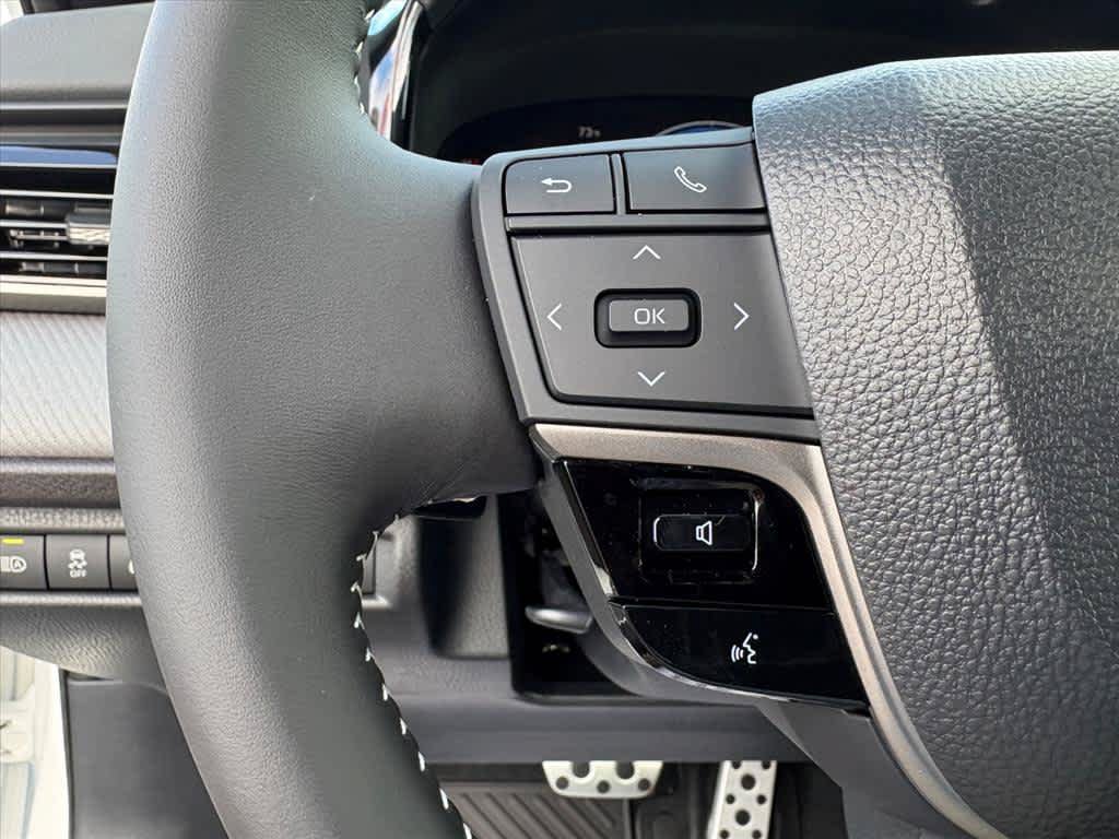 Used 2026 Toyota Camry SE FWD image 9