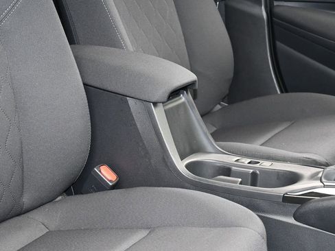 Used 2025 Toyota Corolla LE image 38