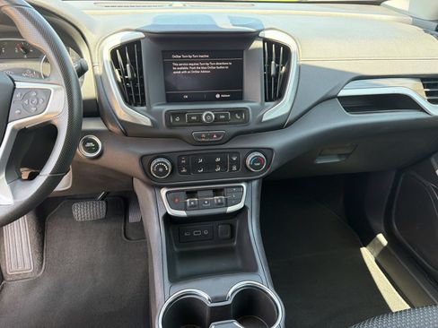 Used 2024 GMC Terrain SLE AWD/4WD image 18