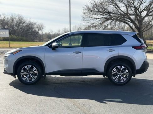 Used 2021 Nissan Rogue SV image 4
